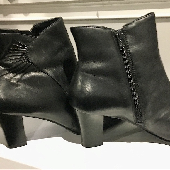 Croft and Barrow Huntley Booties in Black - Picture 11 of 11